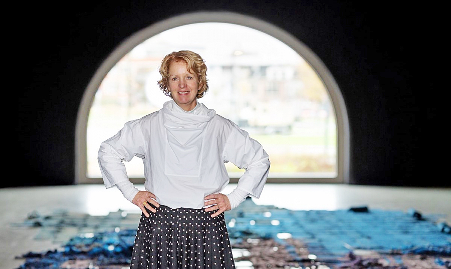 Claudy voor haar werk NINE in Museum de Lakenhal