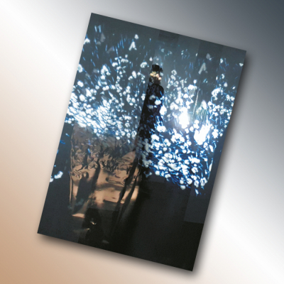 Wij wensen iedereen een sprankelend en bruisend 2022 vol verwondering! Team Keep an Eye en Galerie Pouloeuff