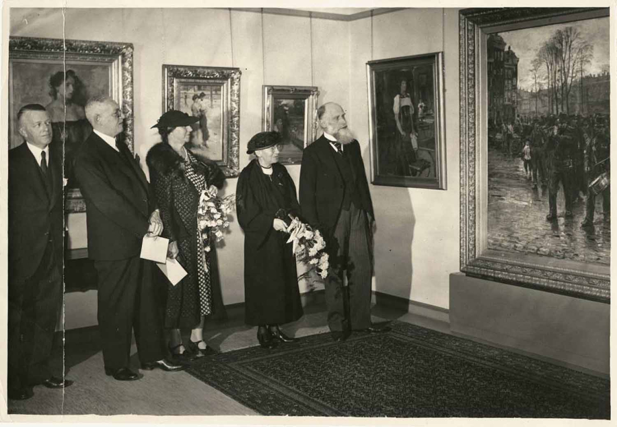 Opening Kröller-Müller Museum met Sam van Deventer, Minister Ch. J.L.M. Welter (Koloniën), mevrouw Welter, Helene Kröller-Müller en Minister J.R. Slotemaker de Bruïne (Onderwijs, Kunst en Wetenschappen)