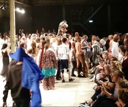 Dit lijkt misschien op een beeld uit 'de dolle dwaze dagen' ...