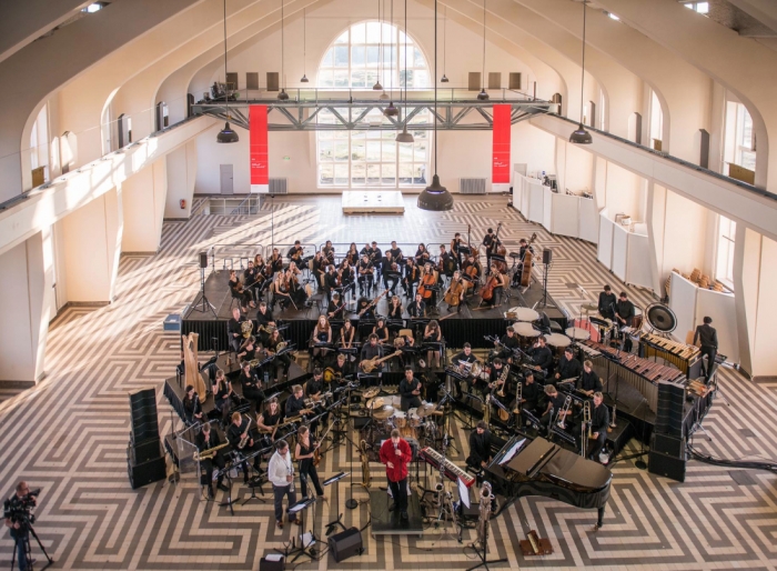 Jong Metropole in Voormalig Zendgebouw Radio Kootwijk (foto Nic Limper)