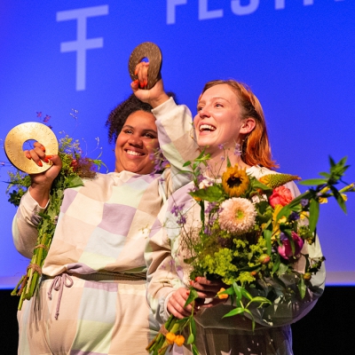 Podium klaar? Licht klaar? Geluid klaar? Publiek klaar? Zet je schrap voor de finale van het Amsterdams Kleinkunst Festival!
