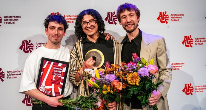 Ayoub steelt harten en prijzen tijdens het Amsterdams Kleinkunst Festival 2024