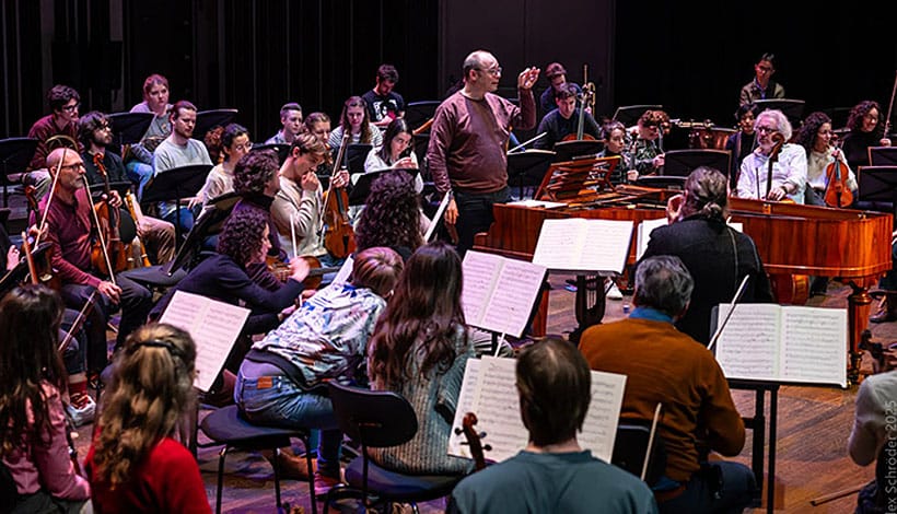 Jong en oud vieren (en maken) oude muziek zij aan zij