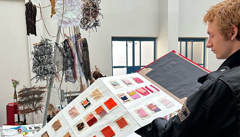 Een explosie van kleur op de KABK: een diepgaande ontdekkingsreis in textiel en beleving